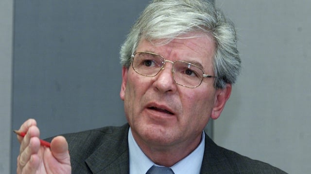 Rudolf Imhof bei einem Referat im Bundeshaus Rudolf Imhof bei einem Referat im Bundeshaus