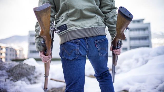 Mann mit Waffen Mann mit Waffen