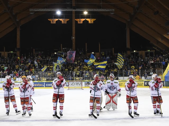 Enttäuschte Eishockey-Spieler. Enttäuschte Eishockey-Spieler.