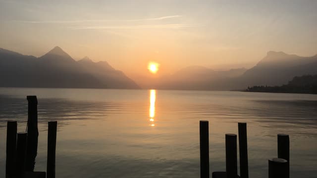Sonnenaufgang über dem Vierwaldstättersee. Sonnenaufgang über dem Vierwaldstättersee.