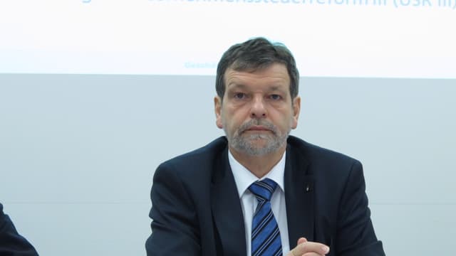 Roland Heim an einer Medienkonferenz Roland Heim an einer Medienkonferenz