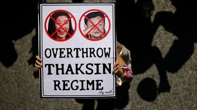 Ein Anti-Shinawatra-Plakat. Ein Anti-Shinawatra-Plakat.