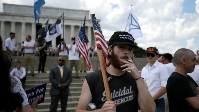 Weisse Nationalisten vor dem Lincoln Memorial Weisse Nationalisten vor dem Lincoln Memorial