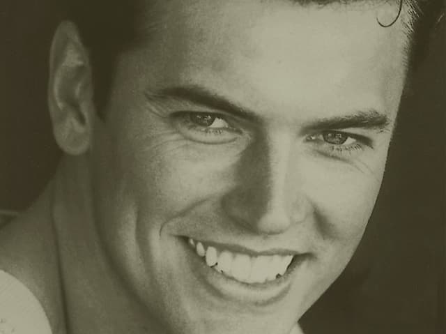 Porträt von Marcel Schweizer als Jungen Mann lächelnd. Porträt von Marcel Schweizer als Jungen Mann lächelnd.