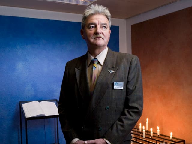 Walter Meier im Seelsorge-Raum. Walter Meier im Seelsorge-Raum.