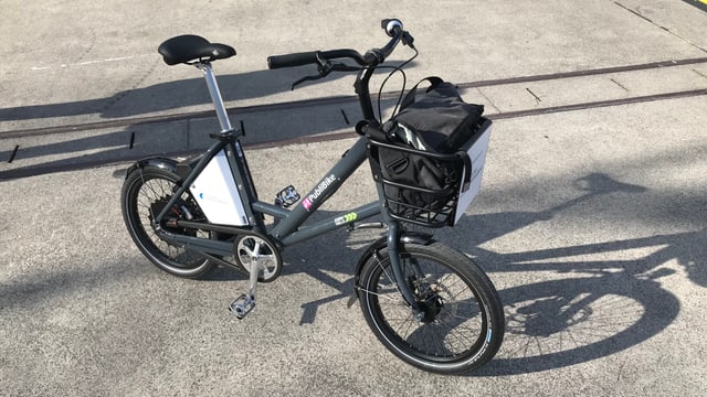 Ein kleines, schwarzes Velo Ein kleines, schwarzes Velo