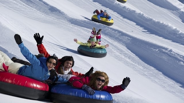 Snowtubing Snowtubing