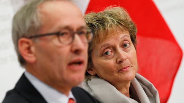 Ambühl und Widmer-Schlumpf anlässlich einer Medienkonferenz Anfang April. Ambühl und Widmer-Schlumpf anlässlich einer Medienkonferenz Anfang April.