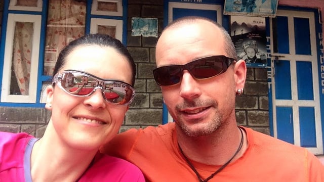 Purtret da Bettina Schlumpf e Julian Schnoz en il Nepal. Purtret da Bettina Schlumpf e Julian Schnoz en il Nepal.
