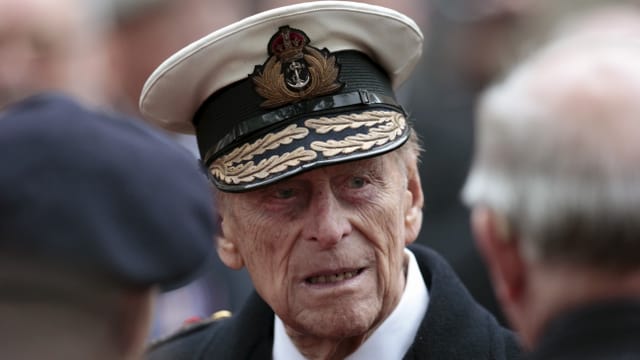 Prinz Philip mit Militärhut. Prinz Philip mit Militärhut.