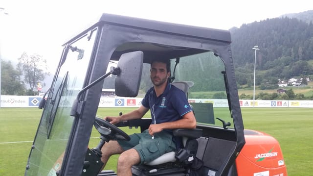 Greenkeeper vid segar il plaz. Greenkeeper vid segar il plaz.