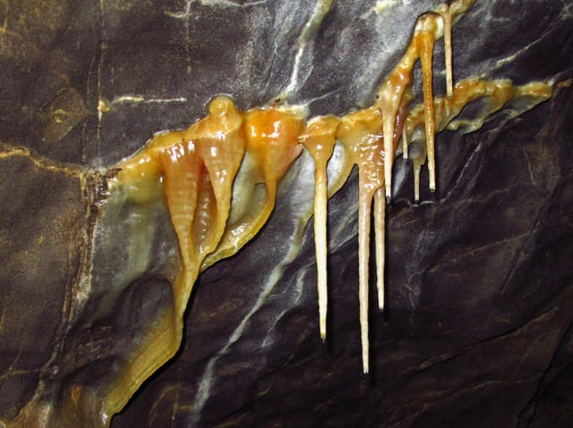 Tropfsteine von oben. Tropfsteine von oben.