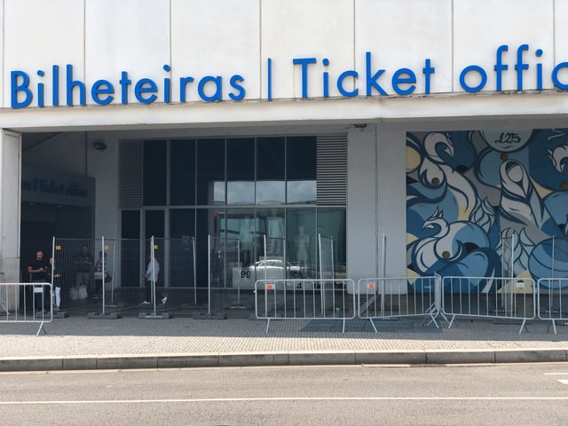 Der Ticket-Shop vor dem Estadio do Dragao. Der Ticket-Shop vor dem Estadio do Dragao.