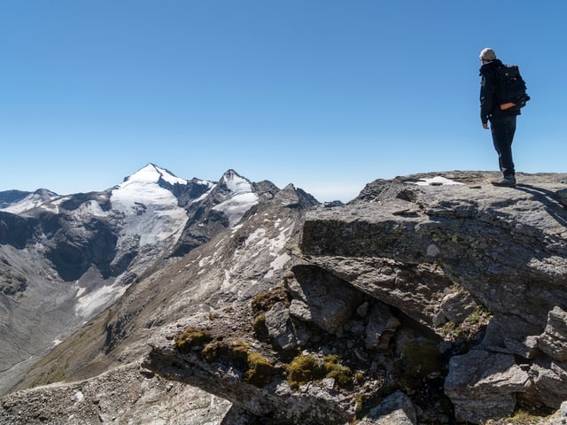 Der Mensch soll Teil des Projekts sein: Ein Wanderer auf dem Gipfel des Pizzo Cassinello im geplanten Park Adula. Der Mensch soll Teil des Projekts sein: Ein Wanderer auf dem Gipfel des Pizzo Cassinello im geplanten Park Adula.