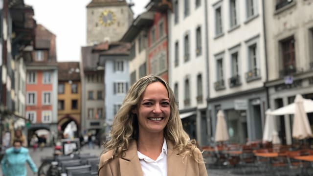 Frau in Aarauer Altstadt. Frau in Aarauer Altstadt.