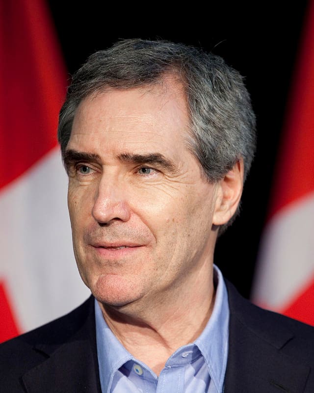 Ignatieff im Porträt mit zur Seite gewandtem Blick. Ignatieff im Porträt mit zur Seite gewandtem Blick.