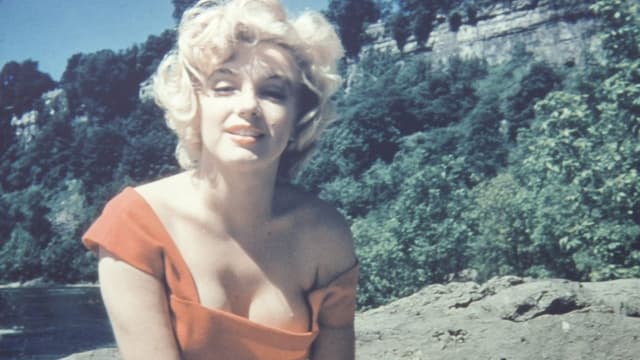 Eine lachende Marilyn Monroe.