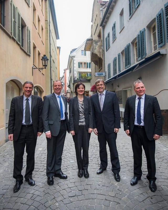 Die Regierungsmitglieder posieren in einer Gasse in Sitten. Die Regierungsmitglieder posieren in einer Gasse in Sitten.