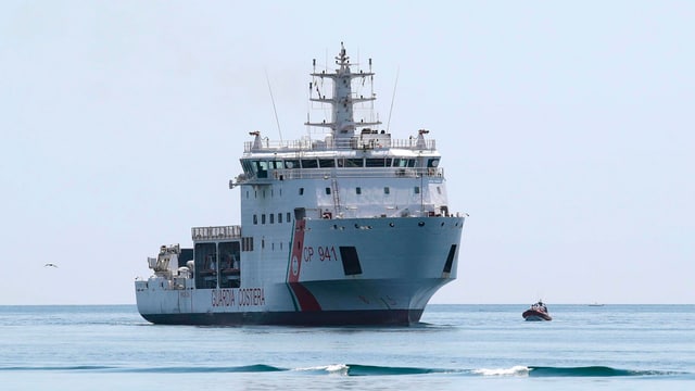 Das Küstenwachenschiff «Diciotti» Das Küstenwachenschiff «Diciotti»