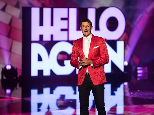 Moderator Roman Kilchsperger begrüsst in seiner Show «Hello Again!» Schlagerstars aus dem In- und Ausland. Moderator Roman Kilchsperger begrüsst in seiner Show «Hello Again!» Schlagerstars aus dem In- und Ausland.