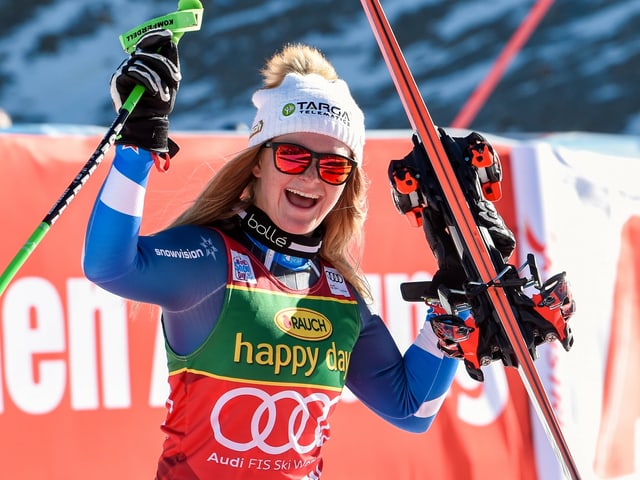 Alice Robinson freut sich über ihren Sieg Alice Robinson freut sich über ihren Sieg