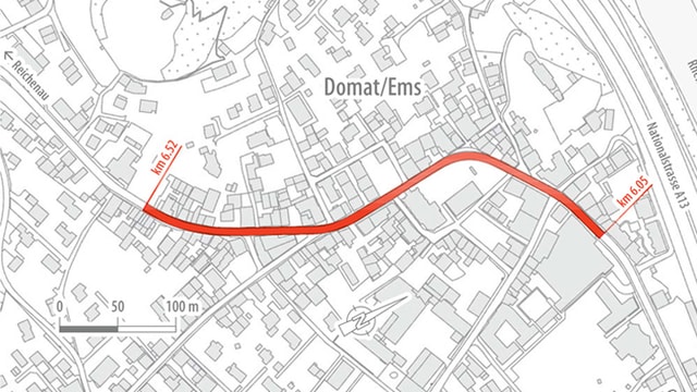 In plan da Domat cun dessignà il traject da via. In plan da Domat cun dessignà il traject da via.