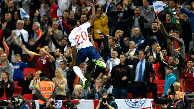 Englischer Spieler jubelt über ein Tor. Englischer Spieler jubelt über ein Tor.