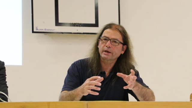 Guido Dietrich, il president communal da Vuorz. Guido Dietrich, il president communal da Vuorz.