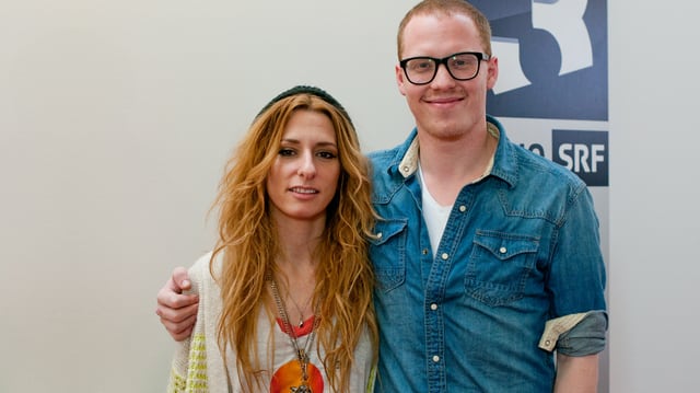 Zierlich und sympatisch: Die 32-jährige Singer-Songwriterin Kendra Morris mit SRF 3 Musikredaktor Dominique Iten. Zierlich und sympatisch: Die 32-jährige Singer-Songwriterin Kendra Morris mit SRF 3 Musikredaktor Dominique Iten.