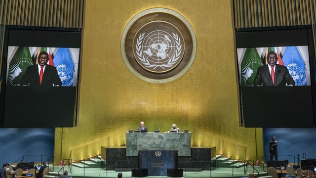 Der Saal der UNO-Generalversammlung in New York ist fast leer. Der Saal der UNO-Generalversammlung in New York ist fast leer.