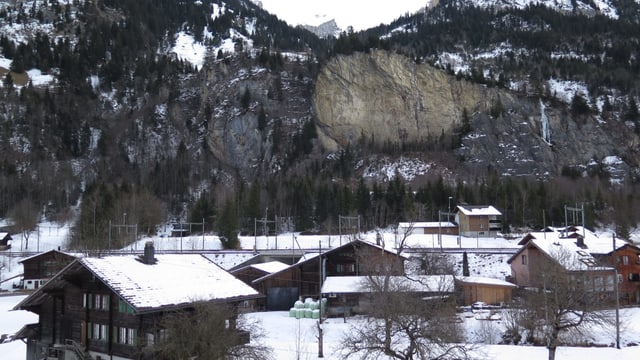 Häuser, Fels im Hintergrund Häuser, Fels im Hintergrund