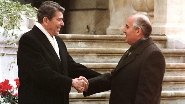 Historisches Treffen in Genf 1985: Reagan und Gorbatschow. Historisches Treffen in Genf 1985: Reagan und Gorbatschow.