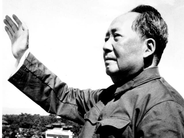 Mao Zedong winkt 1966 seinen Anhängern zu.