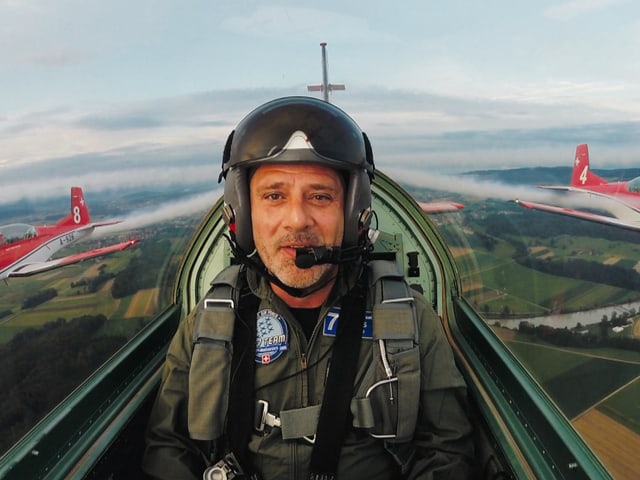 Heinz Margot im Flugzeug. Heinz Margot im Flugzeug.