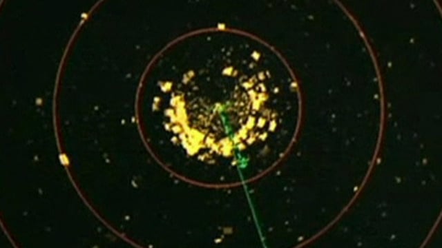 Satellitenbild mit gelben Flecken, die mutmasslichen Trümmerteile Satellitenbild mit gelben Flecken, die mutmasslichen Trümmerteile
