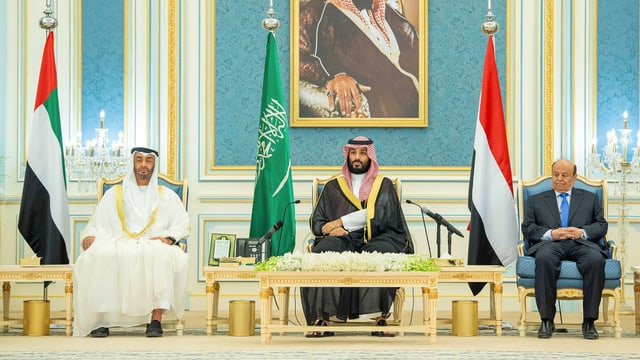 Abu Dhabis Kronprinz, Saudi-Arabiens Kronprinz und Jemens Präsident bei der Unterzeichnung des «Abkommen von Riad». Abu Dhabis Kronprinz, Saudi-Arabiens Kronprinz und Jemens Präsident bei der Unterzeichnung des «Abkommen von Riad».