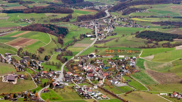 Luftaufnahme von zwei Dörfern Luftaufnahme von zwei Dörfern