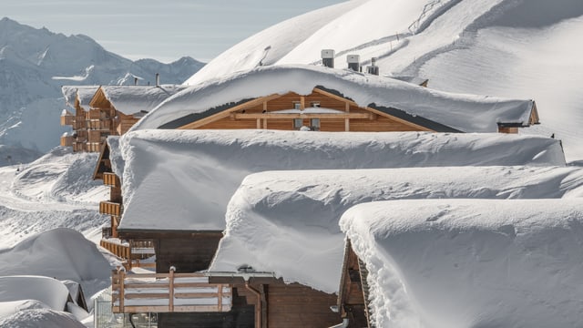 Verschneite Häuser auf der Fiescheralp Verschneite Häuser auf der Fiescheralp