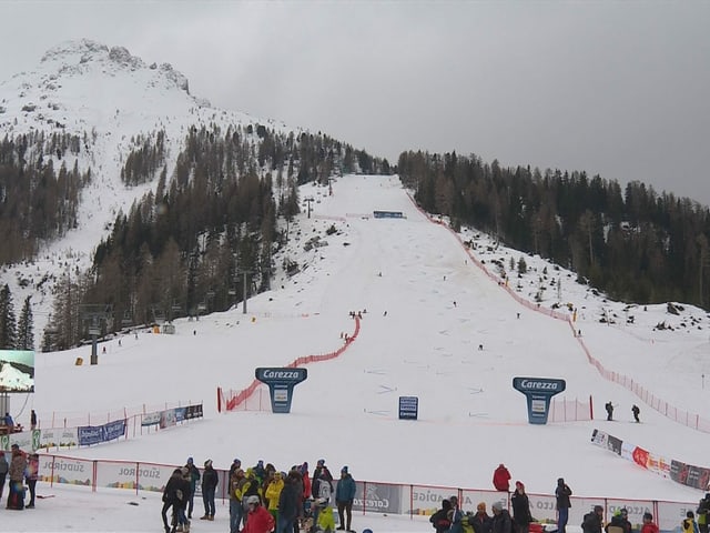 Blick auf den Berg, wo kein Betrieb herrscht. Blick auf den Berg, wo kein Betrieb herrscht.