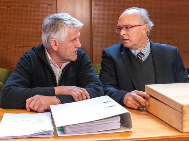 Walter Mayer mit seinem Anwalt Walter Mayer mit seinem Anwalt