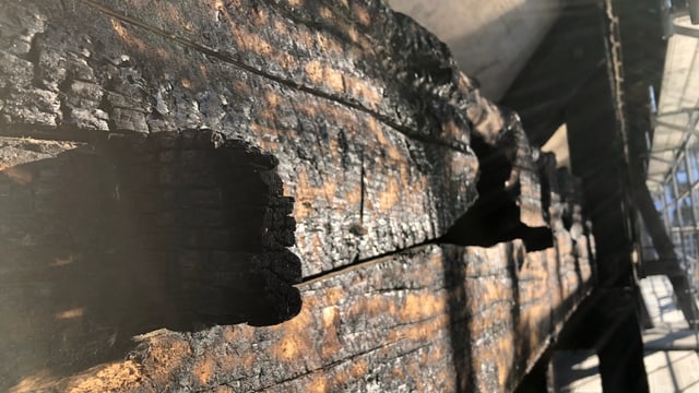 Verkohlte Balken, zu sehen bei der Holzbrücke in Olten. Verkohlte Balken, zu sehen bei der Holzbrücke in Olten.