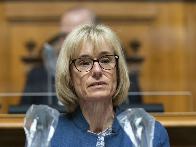 Mitte Nationalrätin Ruth Humbel im Nationalrat am Rednerpult. Mitte Nationalrätin Ruth Humbel im Nationalrat am Rednerpult.
