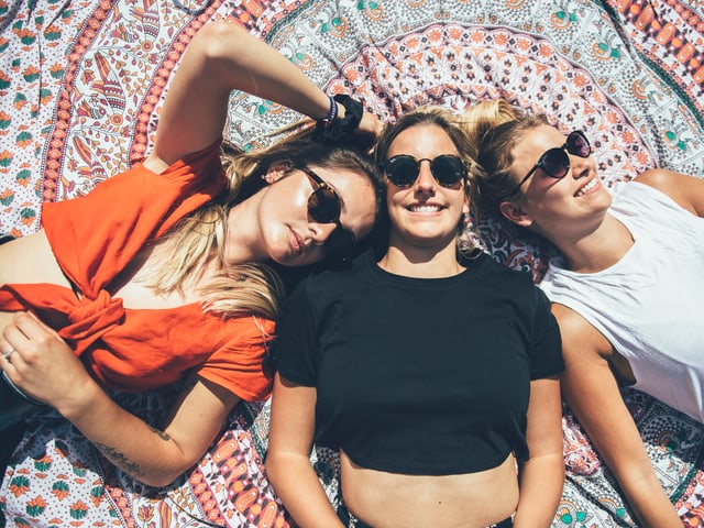 Festivalbesucherinnnen Festivalbesucherinnnen