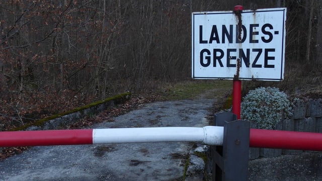 Schlagbäume am Grenzübergang Grossgmein in Bayern Schlagbäume am Grenzübergang Grossgmein in Bayern
