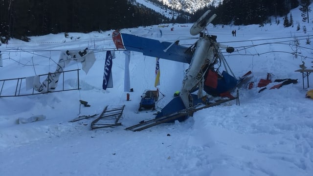 Das zerstörte Kleinflugzeug in Arosa. Das zerstörte Kleinflugzeug in Arosa.