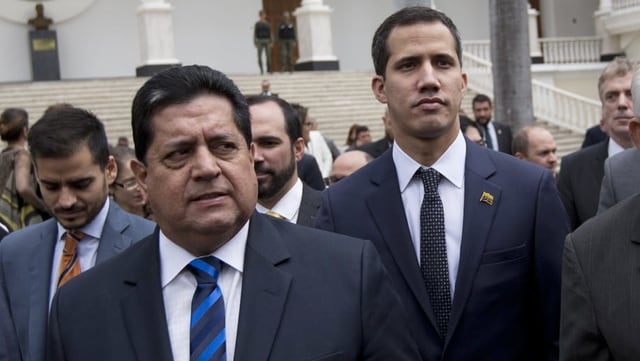 Edgar Zambrano steht neben Juan Guaidó Edgar Zambrano steht neben Juan Guaidó
