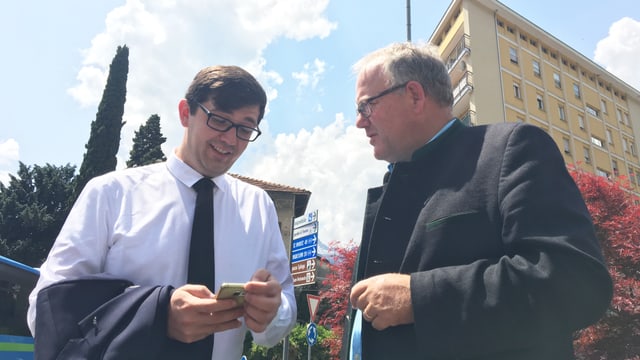 Zwei Männer in einer Stadt Zwei Männer in einer Stadt