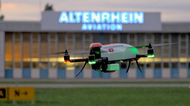 Eine Drohne auf dem Flugplatz Altenrhein.