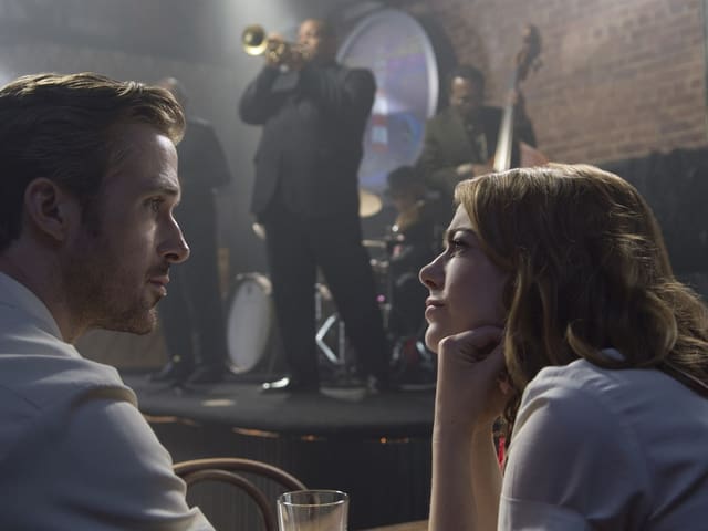 Mia (Emma Stone) und Sebastian (Ryan Gosling) in einem Jazzclub. Mia (Emma Stone) und Sebastian (Ryan Gosling) in einem Jazzclub.