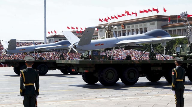 Drohnen auf grossen Lastwagen an einer Militärparade auf dem Tiananmen-Platz in Peking. Drohnen auf grossen Lastwagen an einer Militärparade auf dem Tiananmen-Platz in Peking.